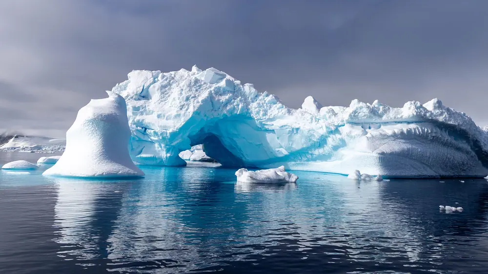 Across the Antarctic Circle 航程风景